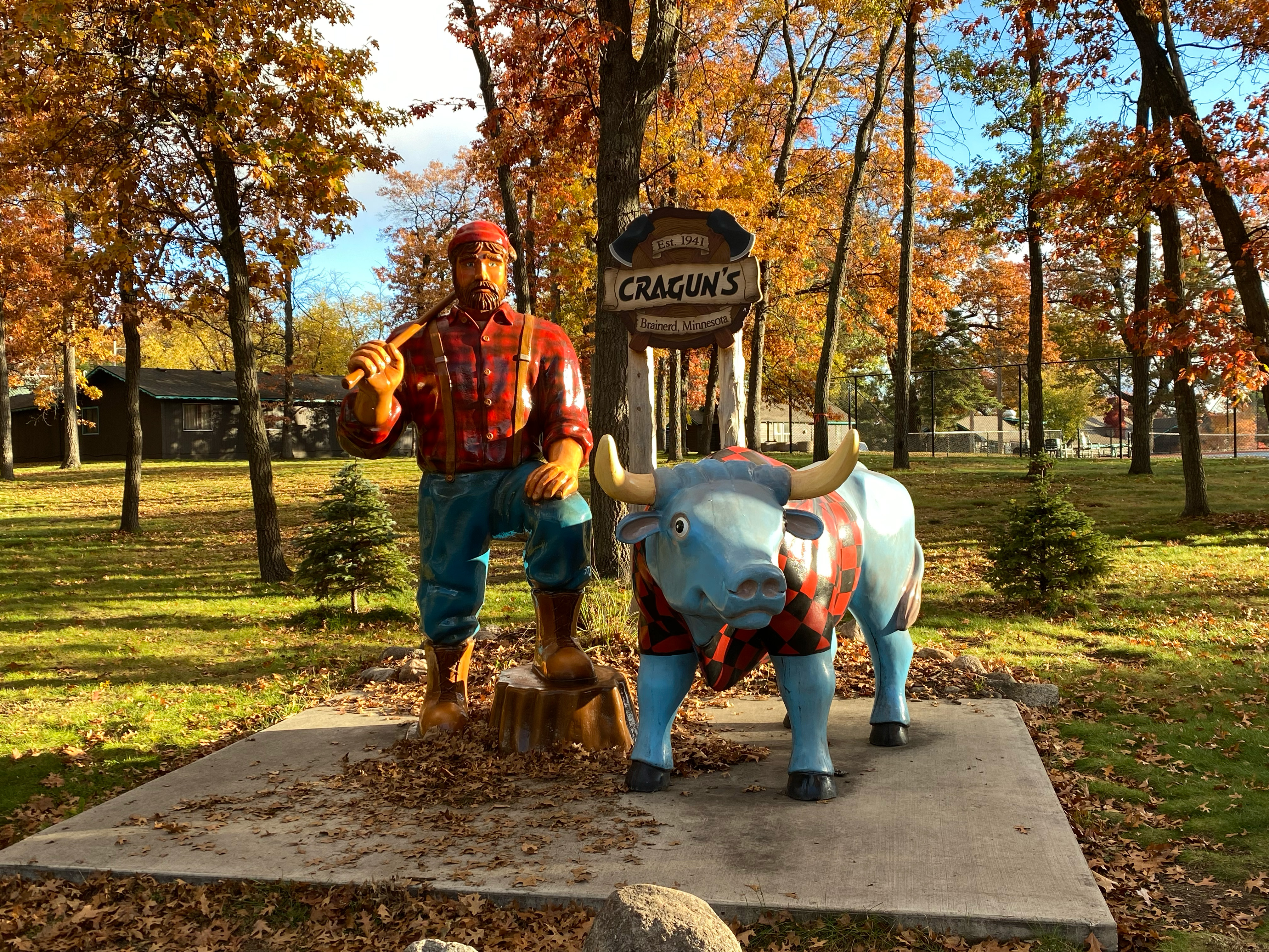 Cragun's Resort entrance and Paul Bunyan display